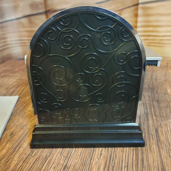 Quick Cuts Reveloution RV05734  DieCut Cutting Machine - Picture 5 of 6